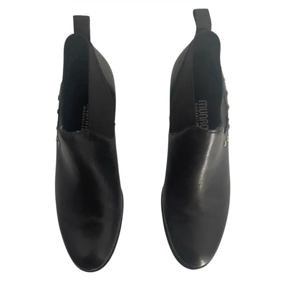 Munro Black Leather Ankle Booties with Silver Accents Sz 8 - Picture 3 of 6